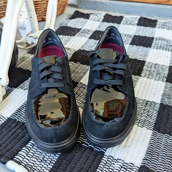 Munro Patent/Suede Shoes - Picture 3 of 7